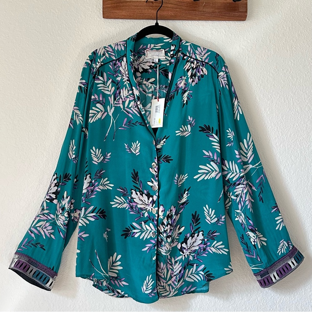 Johnny Was Workshop 100% Silk Pajama Top
Size L‎